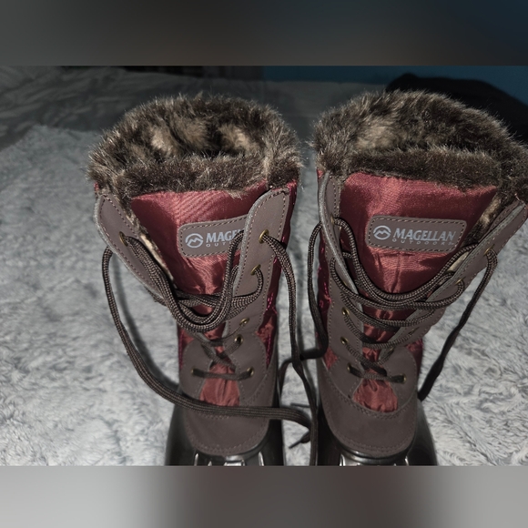 Magellan Outdoors Women's Brown and Burgundy Insulated Lace-Up Winter Boots - Picture 8 of 11